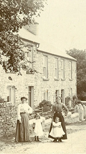 Maria Straughan (left) and her daughter Eva (Mary’s older sister) outside High Lane Cottages in 1908
